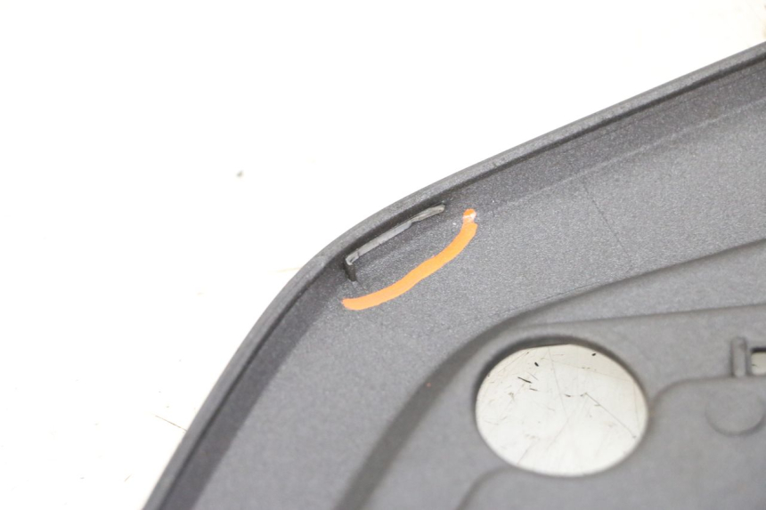 photo de Giunzione carenatura posteriore HONDA PCX (JF57/JF64) 125 (2014 - 2018) - Primo piano tecnico