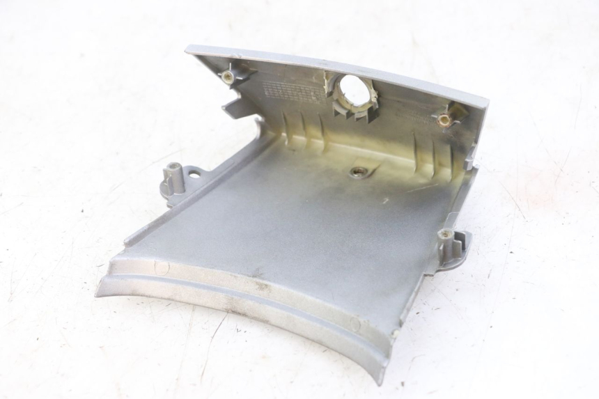 photo de GIUNZIONE PARAFANGO POSTERIORE HONDA SCV LEAD 100 (2003 - 2007) - Dettagli dei punti di fissaggio