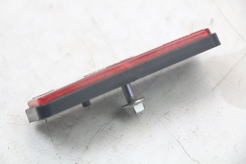 photo de GIUNZIONE CARENATURA POSTERIORE INFERIORE KYMCO AGILITY 4T 50 (2018 - 2022) - Zoom sullo stato d'uso