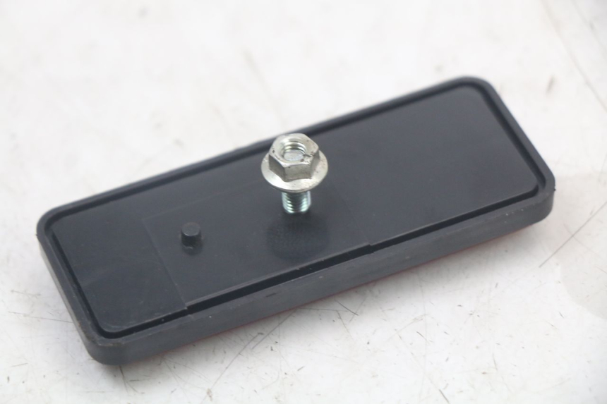 photo de GIUNZIONE CARENATURA POSTERIORE INFERIORE KYMCO AGILITY 4T 50 (2018 - 2022) - Altra angolazione