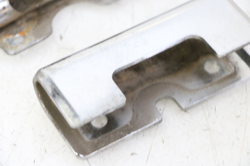 photo de CARENA POSTERIORE CONGIUNZIONE INFERIORE HYOSUNG GV AQUILA 125 (2000 - 2009) - Altra angolazione