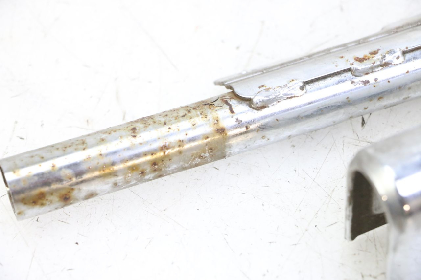 photo de CARENA POSTERIORE CONGIUNZIONE INFERIORE HYOSUNG GV AQUILA 125 (2000 - 2009) - Vista d'insieme del prodotto