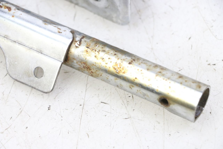 photo de CARENA POSTERIORE CONGIUNZIONE INFERIORE HYOSUNG GV AQUILA 125 (2000 - 2009) - Stato della superficie e materiale