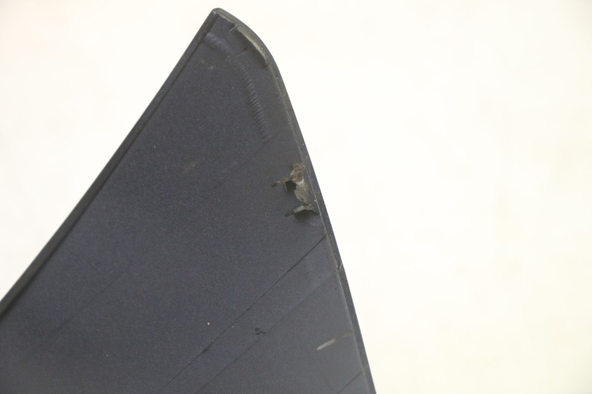 photo de GIUNZIONE PARAFANGO POSTERIORE INFERIORE SUZUKI BURGMAN 125 (2007 - 2014) - Altra vista dell'articolo