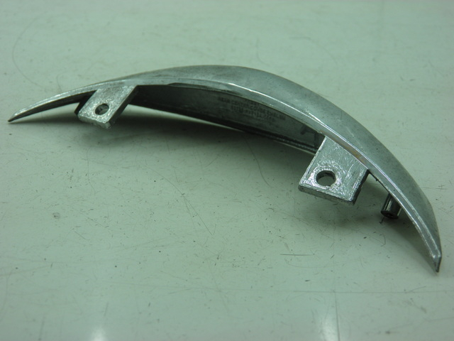 photo de Giunzione carenatura posteriore inferiore DAELIM BESBI 125 (2007 - 2008) - Zoom sullo stato d'uso