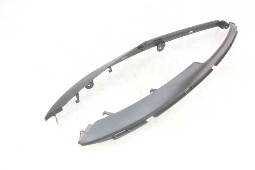 photo de GIUNZIONE PARAFANGO POSTERIORE INFERIORE KYMCO DOWNTOWN ABS 125 (2015 - 2017) - Dettaglio del componente