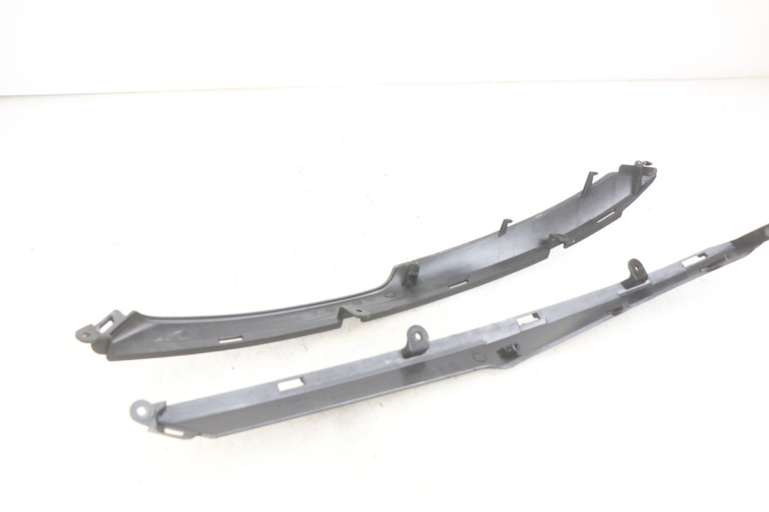 photo de GIUNZIONE PARAFANGO POSTERIORE INFERIORE KYMCO DOWNTOWN ABS 125 (2015 - 2017) - Zoom sullo stato d'uso