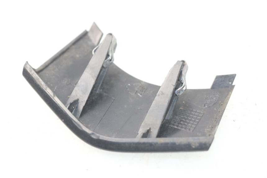 photo de Giunzione carenatura posteriore inferiore PIAGGIO FLY IE 125 (2012 - 2017) - Zoom sullo stato d'uso