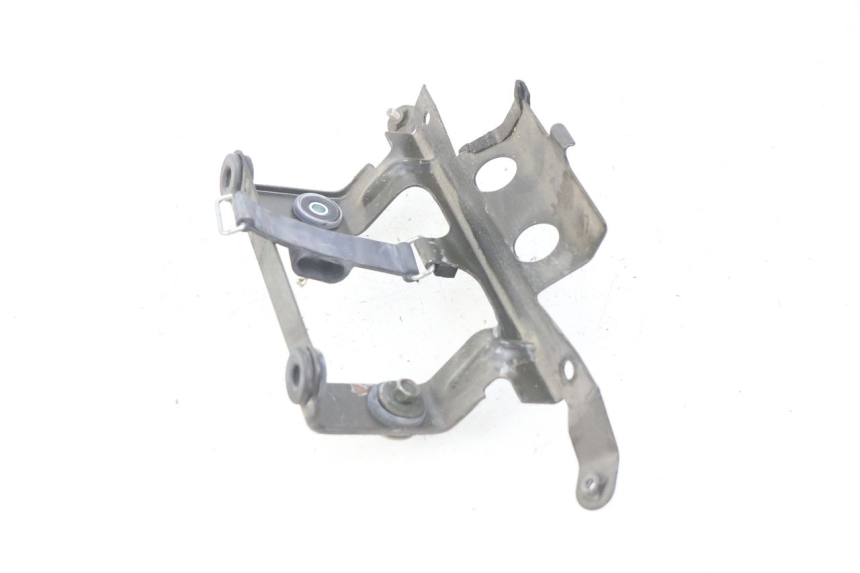 photo de GIUNZIONE PARAFANGO POSTERIORE INFERIORE YAMAHA FZS FAZER 600 (1998 - 2001) - Zoom sullo stato d'uso