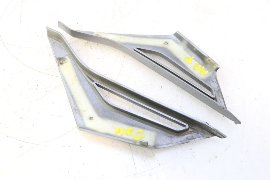 photo de CARENA POSTERIORE CONGIUNZIONE INFERIORE GILERA GP 800 (2007 - 2013) - Zoom sullo stato d'uso