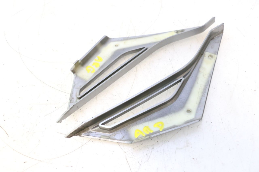 photo de CARENA POSTERIORE CONGIUNZIONE INFERIORE GILERA GP 800 (2007 - 2013) - Altra angolazione