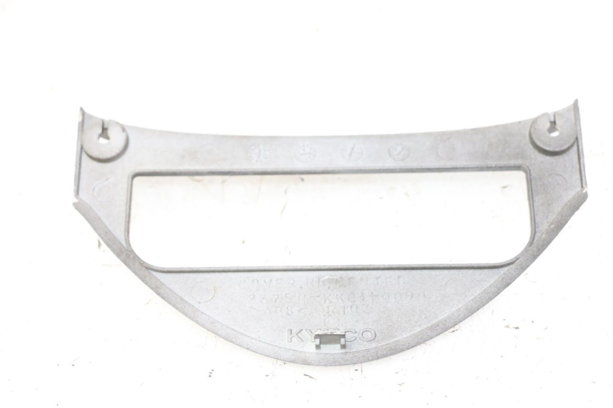 photo de Giunzione carenatura posteriore inferiore KYMCO GRAND DINK 125 (2008 - 2014) - Zoom sullo stato d'uso