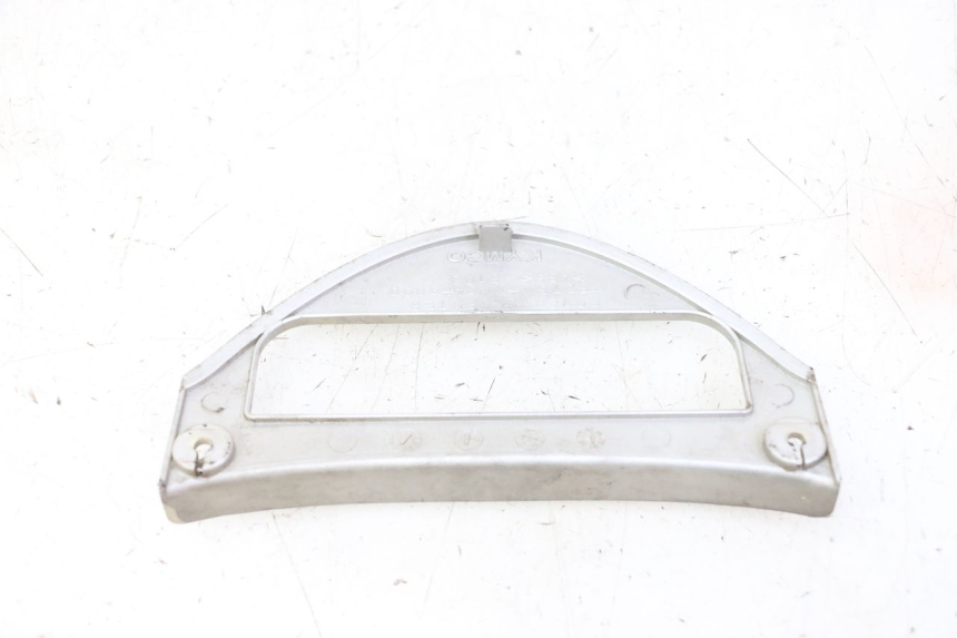 photo de Giunzione carenatura posteriore inferiore KYMCO GRAND DINK 125 (2002 - 2007) - Zoom sullo stato d'uso