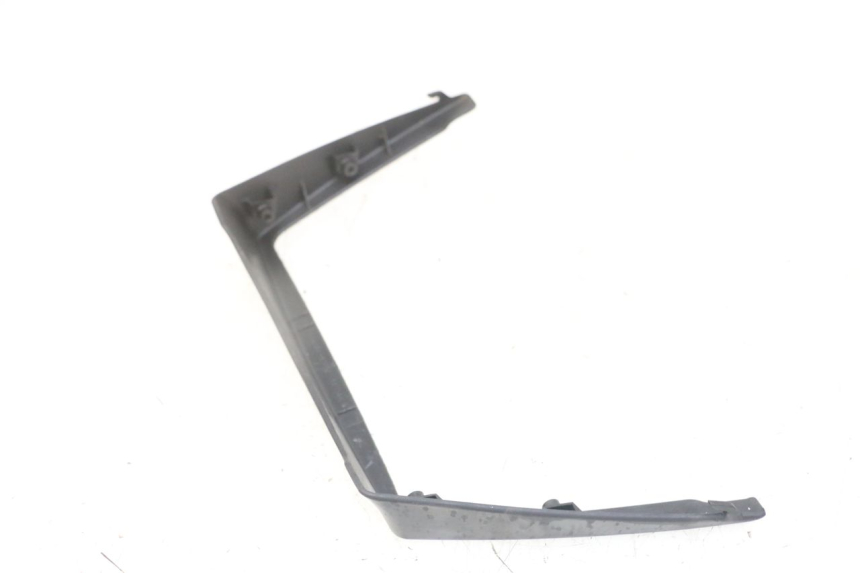 photo de GIUNZIONE CARROZZERIA POSTERIORE INFERIORE SUZUKI GS GSE 500 (2001 - 2003) - Zoom sullo stato d'uso