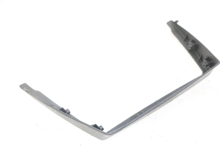 photo de GIUNZIONE CARROZZERIA POSTERIORE INFERIORE SUZUKI GS GSE 500 (2001 - 2003) - Primo piano tecnico