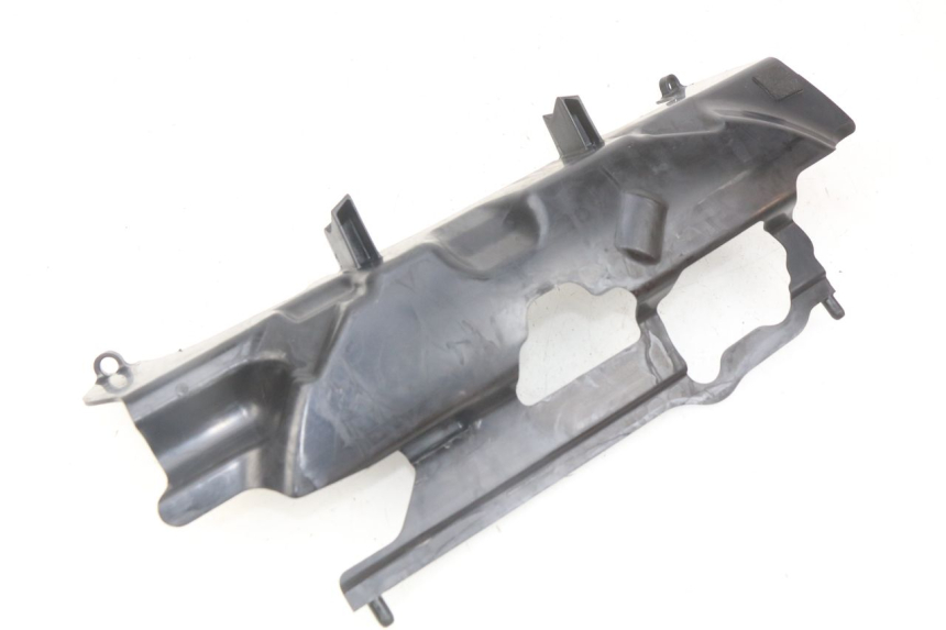 photo de Giunzione carenatura posteriore inferiore SUZUKI GSX-R GSXR 750 (2011 - 2016) - Zoom sullo stato d'uso