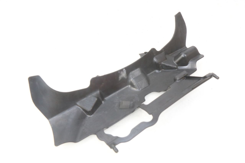 photo de Giunzione carenatura posteriore inferiore SUZUKI GSX-R GSXR 750 (2011 - 2016) - Altra angolazione