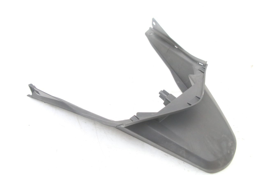 photo de Giunzione carenatura posteriore inferiore HONDA PCX (JF57/JF64) 125 (2014 - 2018) - Altra angolazione