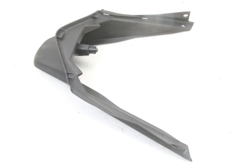 photo de Giunzione carenatura posteriore inferiore HONDA PCX (JF57/JF64) 125 (2014 - 2018) - Primo piano tecnico