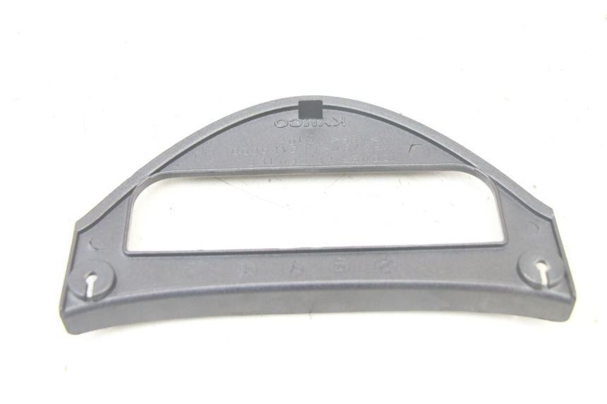 photo de Giunzione carenatura posteriore inferiore KYMCO GRAND DINK 125 (2008 - 2014) - Altra angolazione