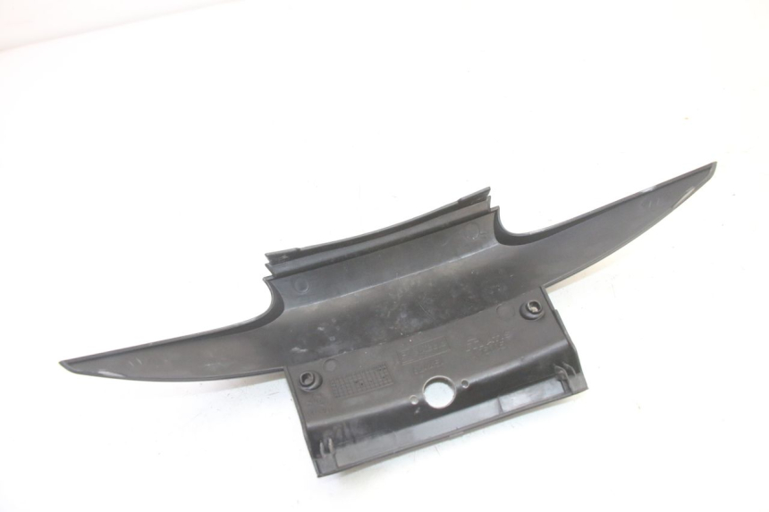 photo de Giunzione carenatura posteriore inferiore PIAGGIO MP3 RL 250 (2006 - 2010) - Altra angolazione