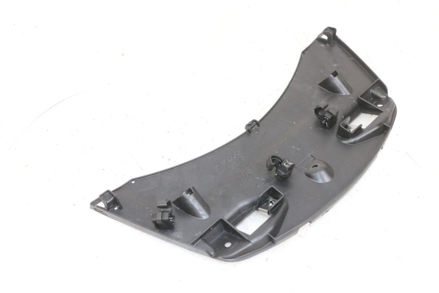 photo de CARENA POSTERIORE CONGIUNZIONE INFERIORE PIAGGIO MP3 500 (2016 - 2018) - Primo piano tecnico