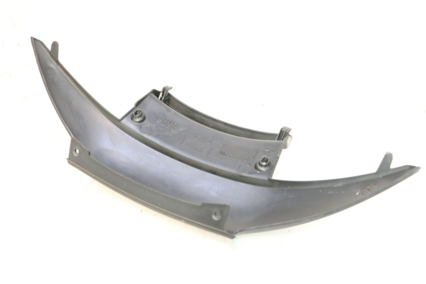 photo de GIUNZIONE PARAFANGO POSTERIORE INFERIORE PIAGGIO MP3 125 (2006 - 2014) - Altra angolazione