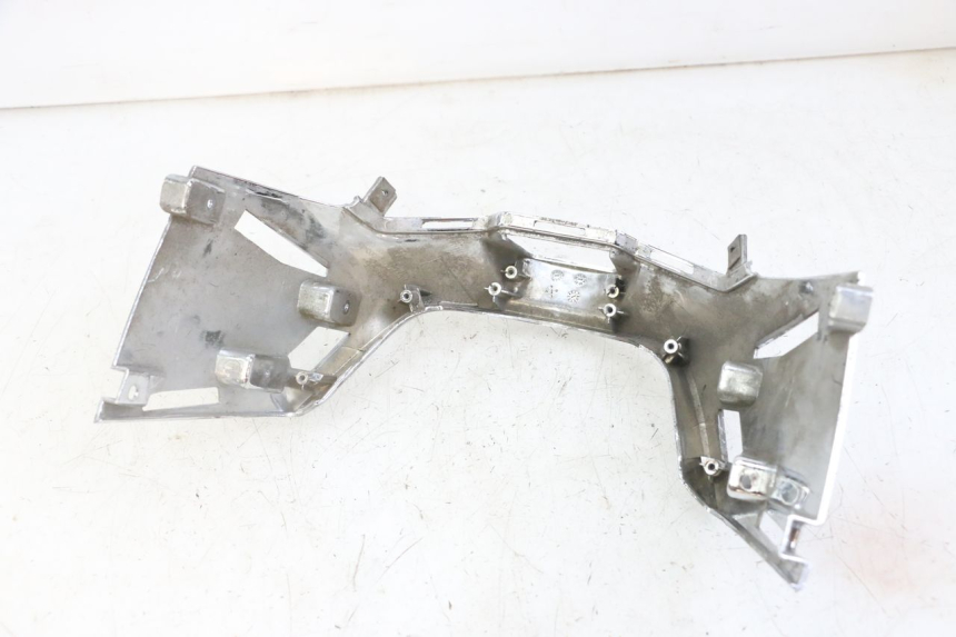 photo de CARENA POSTERIORE CONGIUNZIONE INFERIORE KYMCO LIKE 4T 50 (2019 - 2025) - Primo piano tecnico