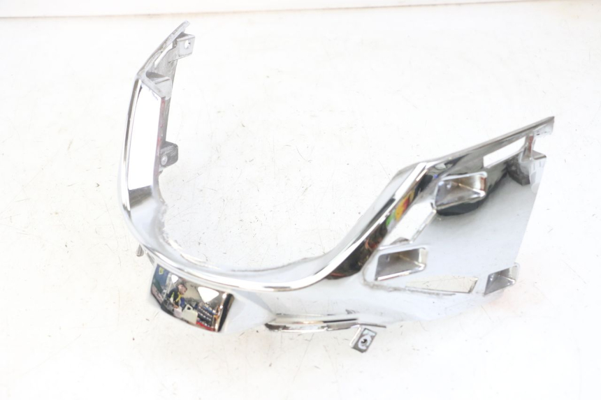 photo de CARENA POSTERIORE CONGIUNZIONE INFERIORE KYMCO LIKE 4T 50 (2019 - 2025) - Dettagli dei punti di fissaggio