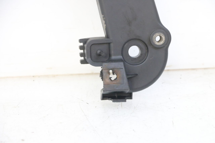 photo de CARENA POSTERIORE CONGIUNZIONE INFERIORE MBK OVETTO 4T 50 (2008 - 2016) - Dettagli dei punti di fissaggio