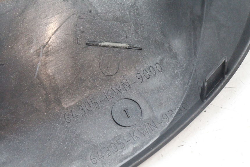 photo de CARENA POSTERIORE CONGIUNZIONE INFERIORE HONDA PCX (JF28) 125 (2009 - 2011) - Primo piano tecnico