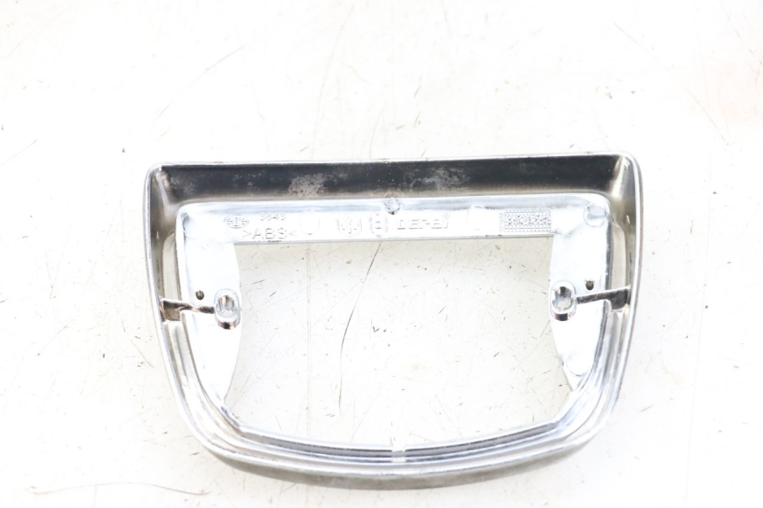 photo de Giunzione carenatura posteriore inferiore PIAGGIO VESPA LX 2T 50 (2005 - 2013) - Zoom sullo stato d'uso