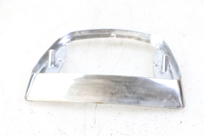 photo de Giunzione carenatura posteriore inferiore PIAGGIO VESPA LX 2T 50 (2005 - 2013) - Altra angolazione