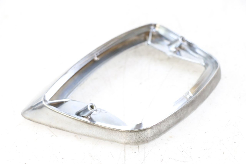 photo de Giunzione carenatura posteriore inferiore PIAGGIO VESPA LX 2T 50 (2005 - 2013) - Primo piano tecnico