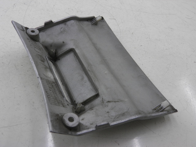 photo de Giunzione carenatura posteriore inferiore PIAGGIO X8 STREET 125 (2006 - 2007) - Dettaglio del componente