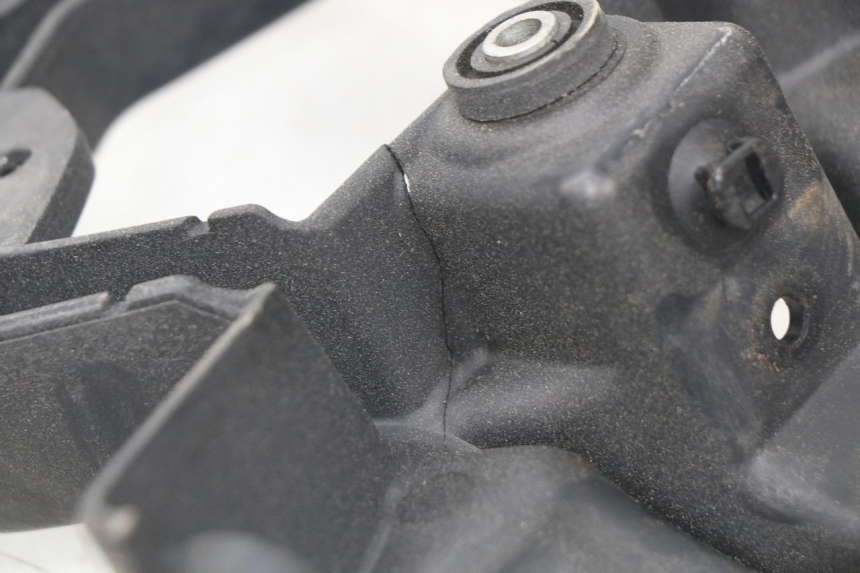 photo de Giunzione carenatura posteriore inferiore BMW R GS 1200 (2005 - 2007) - Altra angolazione