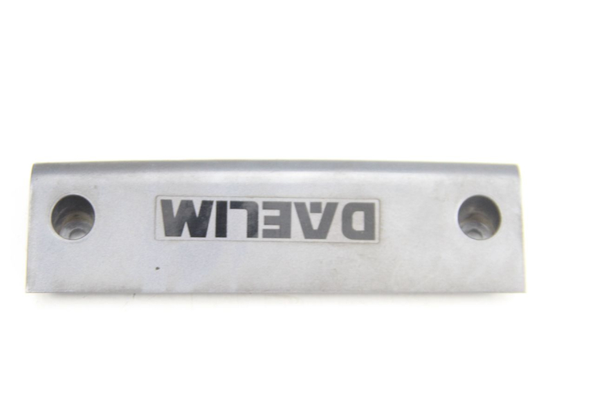 photo de Giunzione carenatura posteriore inferiore DAELIM S2 125 (2006 - 2007) - Dettaglio del componente