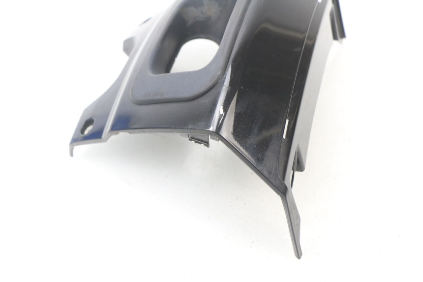 photo de CARENA POSTERIORE CONGIUNZIONE INFERIORE PEUGEOT SATELIS COMPRESSOR K15 125 (2006 - 2009) - Altra angolazione