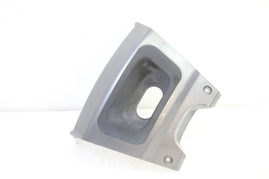 photo de CARENA POSTERIORE CONGIUNZIONE INFERIORE PEUGEOT SATELIS 250 (2006 - 2012) - Zoom sullo stato d'uso