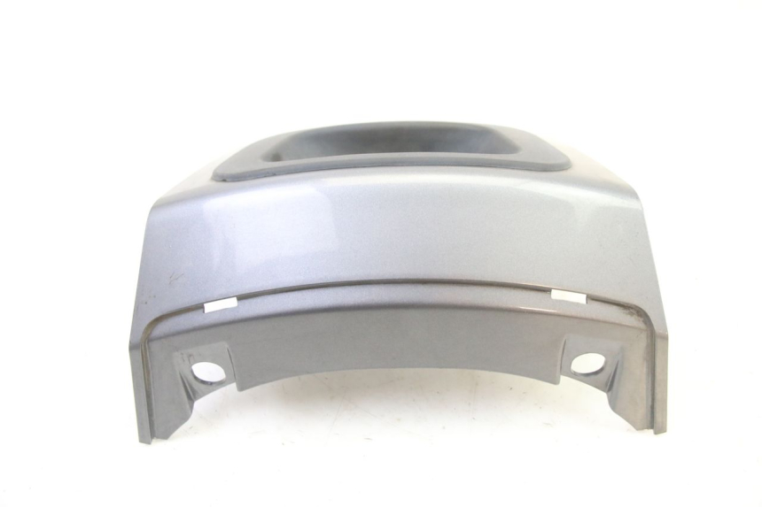 photo de CARENA POSTERIORE CONGIUNZIONE INFERIORE PEUGEOT SATELIS 250 (2006 - 2012) - Dettagli dei punti di fissaggio