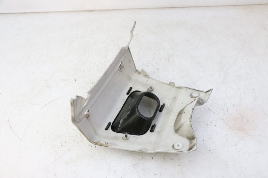 photo de GIUNZIONE PARAFANGO POSTERIORE INFERIORE PEUGEOT SATELIS 125 (2010 - 2012) - Zoom sullo stato d'uso