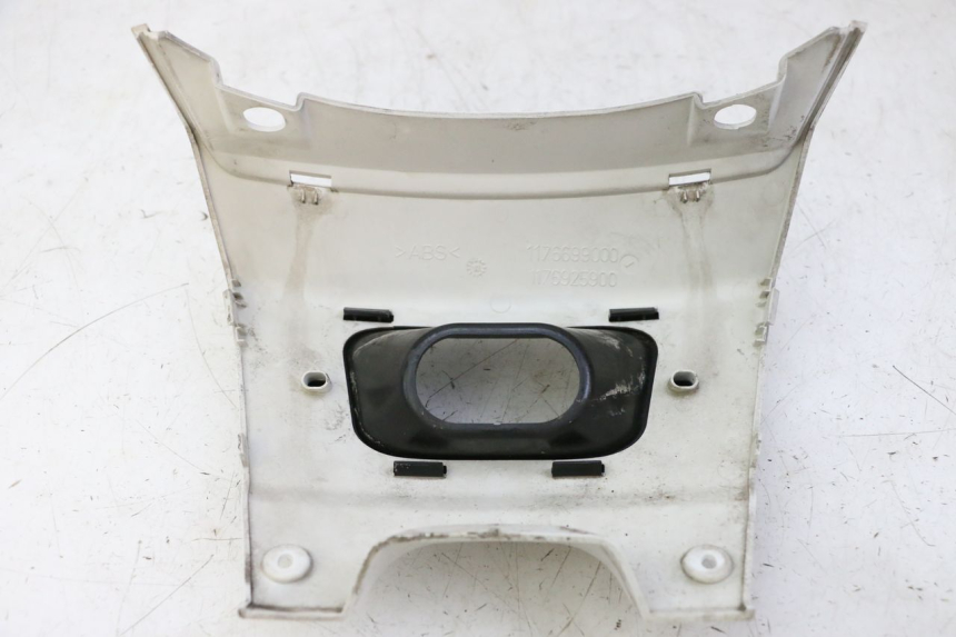 photo de GIUNZIONE PARAFANGO POSTERIORE INFERIORE PEUGEOT SATELIS 125 (2010 - 2012) - Altra angolazione