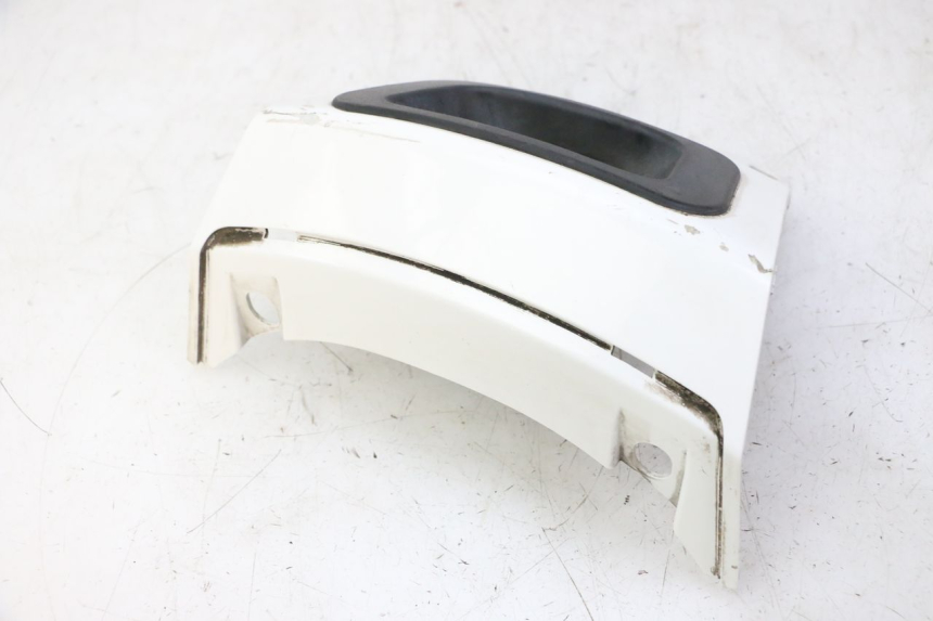 photo de GIUNZIONE PARAFANGO POSTERIORE INFERIORE PEUGEOT SATELIS 125 (2010 - 2012) - Dettagli dei punti di fissaggio