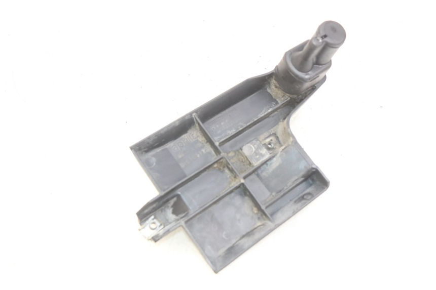 photo de GIUNZIONE PARAFANGO POSTERIORE INFERIORE APRILIA SCARABEO 100 (2003 - 2012) - Zoom sullo stato d'uso