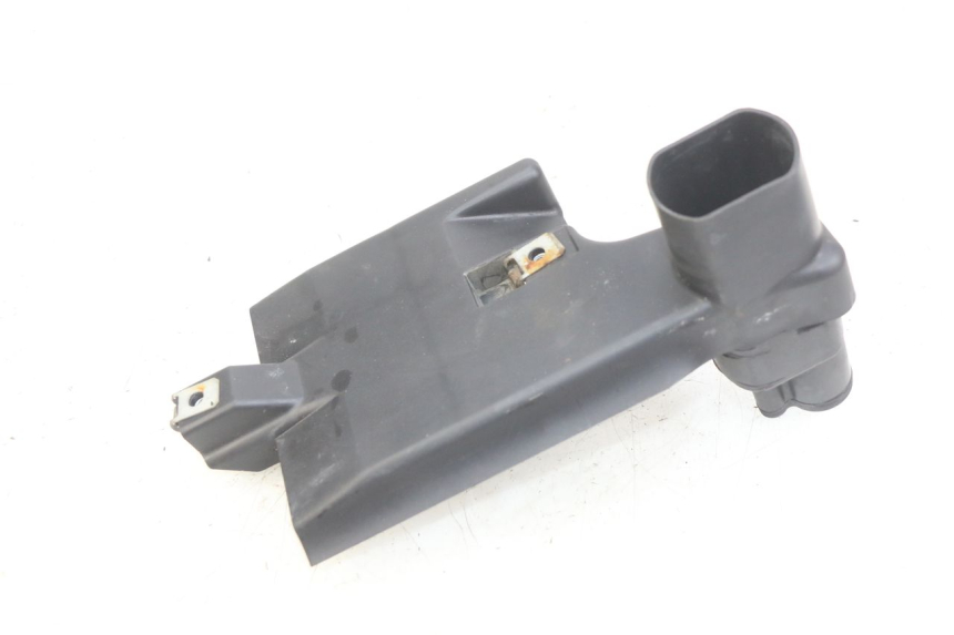 photo de GIUNZIONE PARAFANGO POSTERIORE INFERIORE APRILIA SCARABEO 100 (2003 - 2012) - Altra angolazione