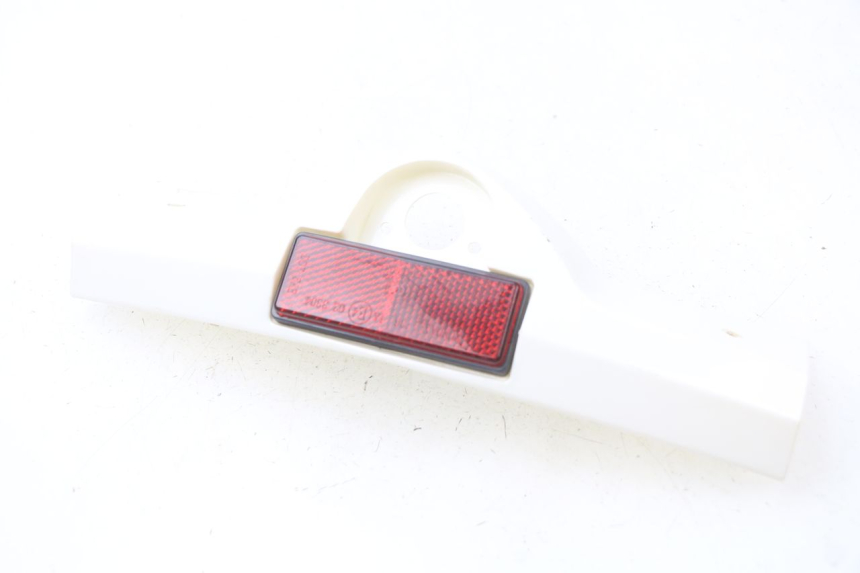 photo de Giunzione carenatura posteriore inferiore RAZZO STEED 125 (2012 - 2018) - Altra angolazione