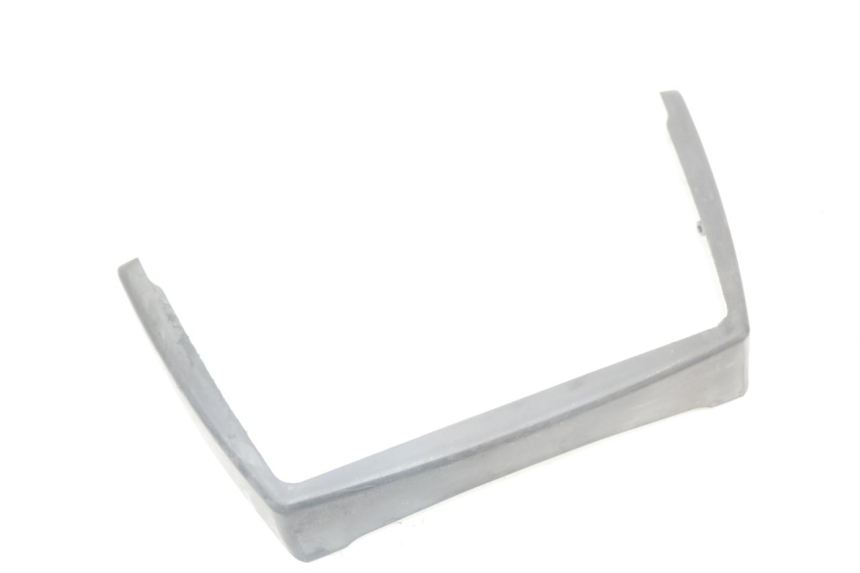 photo de CARENA POSTERIORE CONGIUNZIONE INFERIORE SUZUKI GS F 500 (2004 - 2007) - Altra angolazione