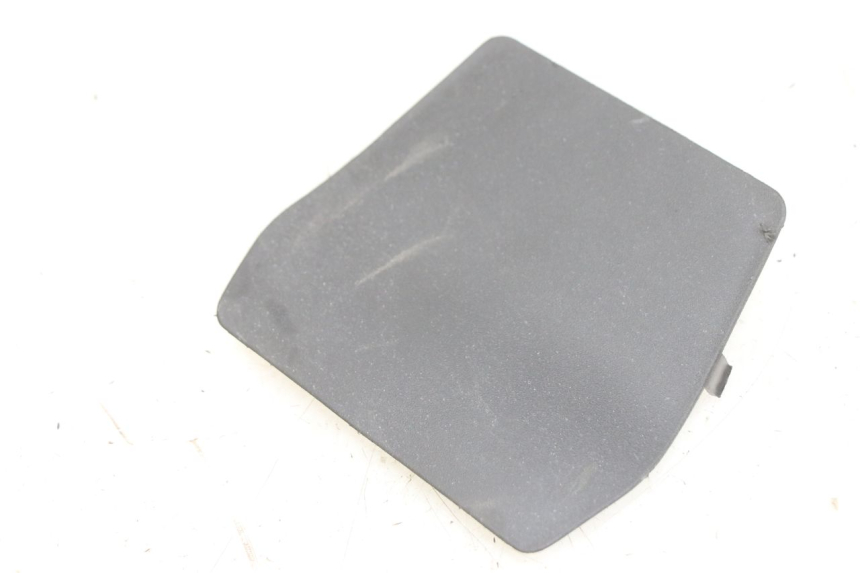 photo de GIUNZIONE CARENATURA POSTERIORE INFERIORE APRILIA SXR 50 (2021 - 2023) - Zoom sullo stato d'uso