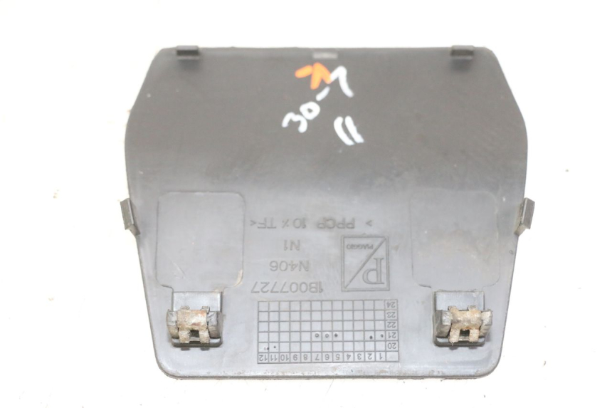 photo de GIUNZIONE CARENATURA POSTERIORE INFERIORE APRILIA SXR 50 (2021 - 2023) - Altra angolazione