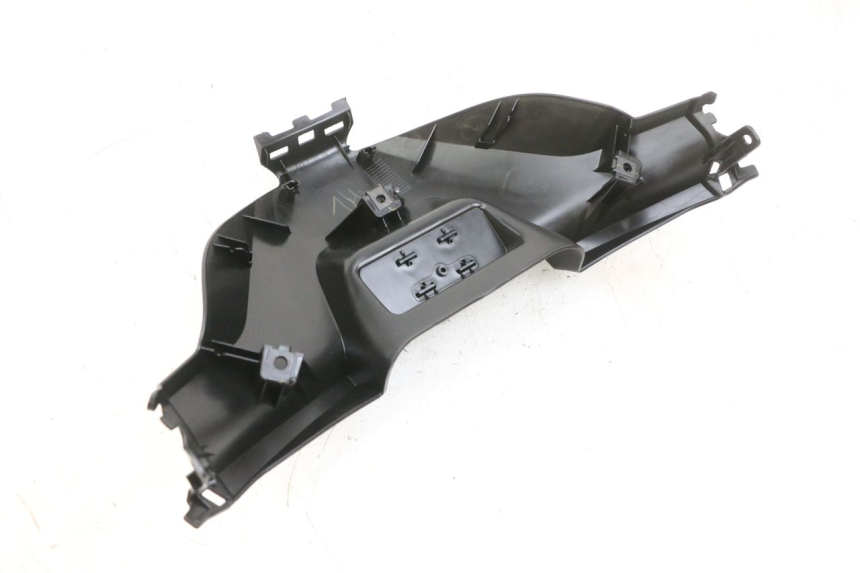 photo de CARENA POSTERIORE CONGIUNZIONE INFERIORE YAMAHA TRICITY 300 (2020 - 2024) - Dettagli dei punti di fissaggio